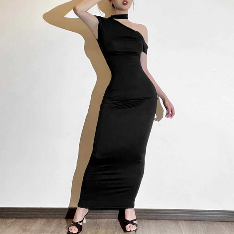 Stylish and elegant long dress with a solid color diagonal collar and off-the-shoulder slimming