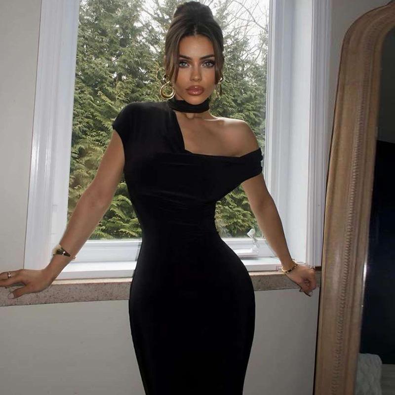Stylish and elegant long dress with a solid color diagonal collar and off-the-shoulder slimming